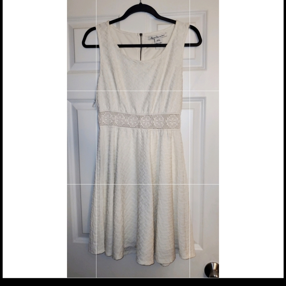 Short off white spring dress. Sleevless. Size large. - Picture 1 of 6